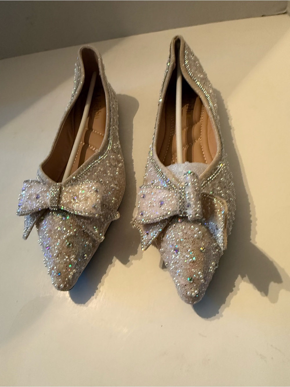 Lifeizhu Iridescent Ivory With Bow Pointed Flats Women’s EU 38, US 7.5-8 NEW